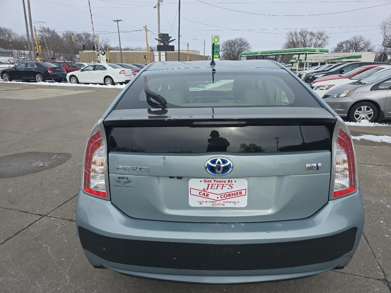 Toyota Prius Two 2015