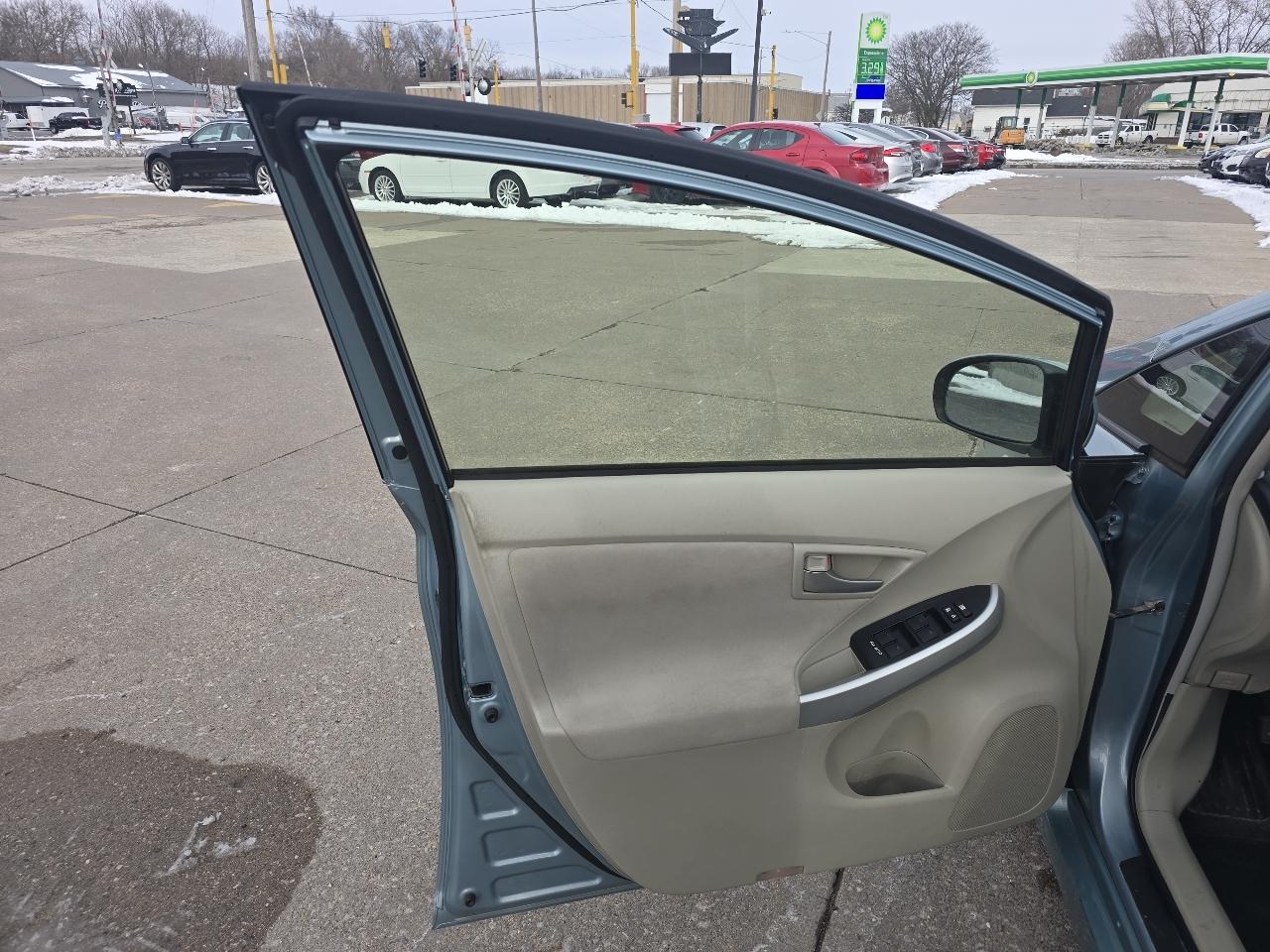 Toyota Prius Two 2015