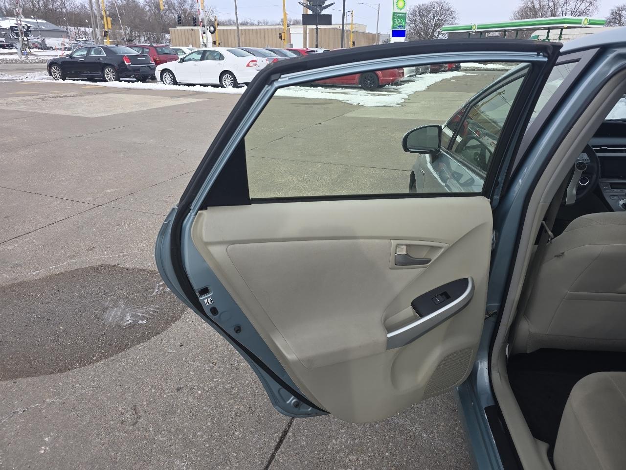 Toyota Prius Two 2015