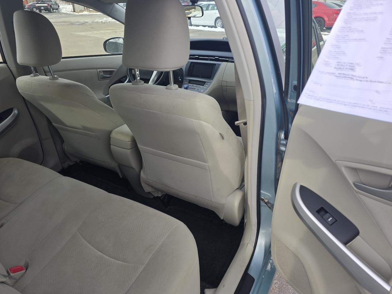 Toyota Prius Two 2015