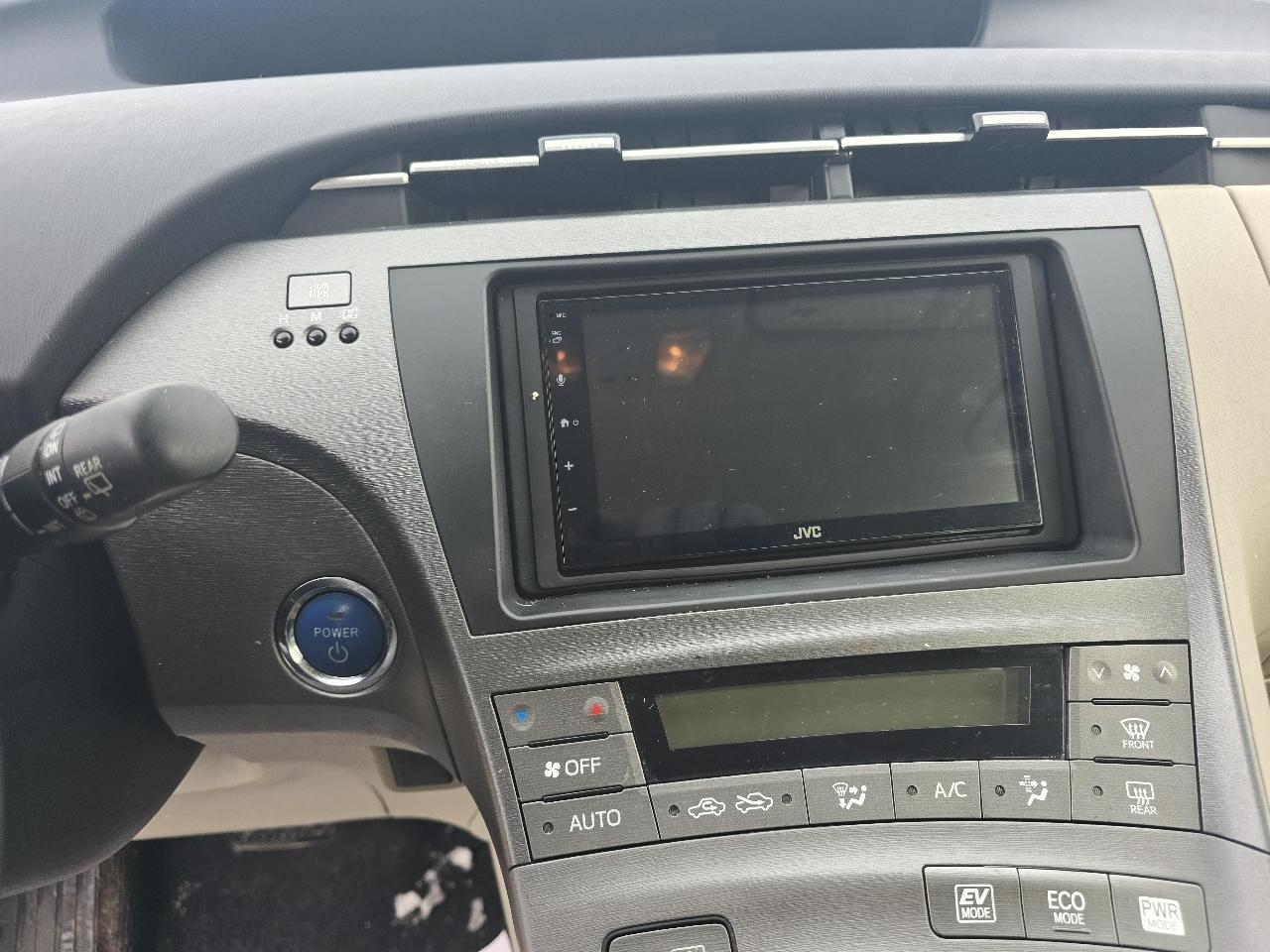 Toyota Prius Two 2015