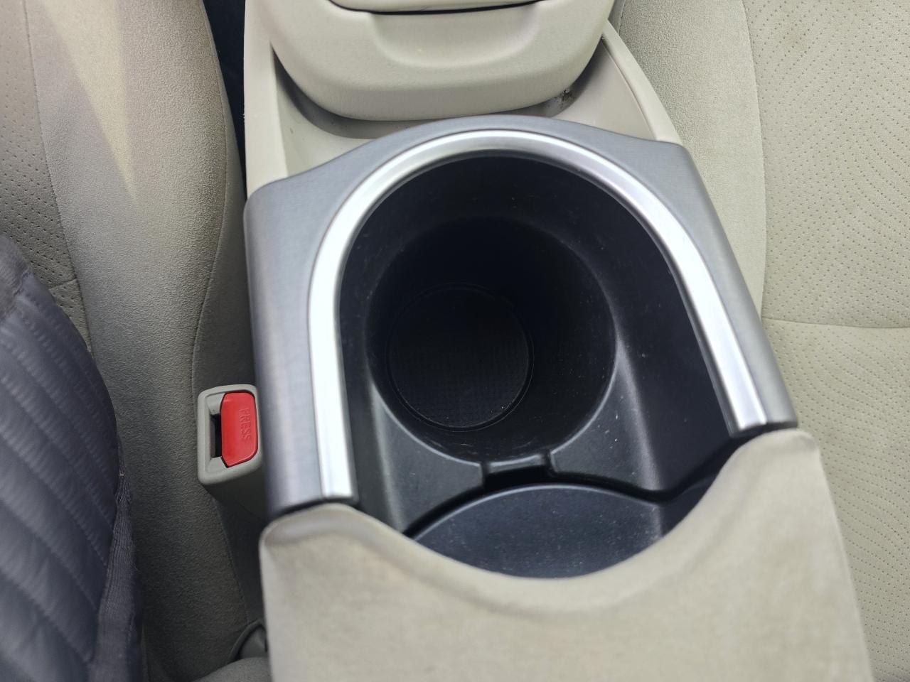 Toyota Prius Two 2015