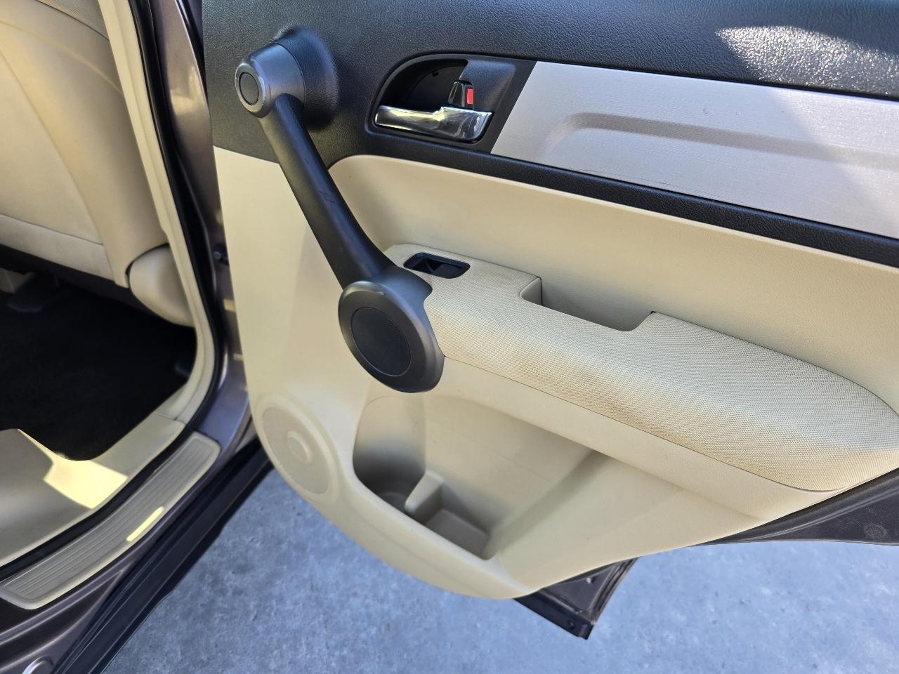 Honda CR-V LX 4WD 5-Speed AT 2011