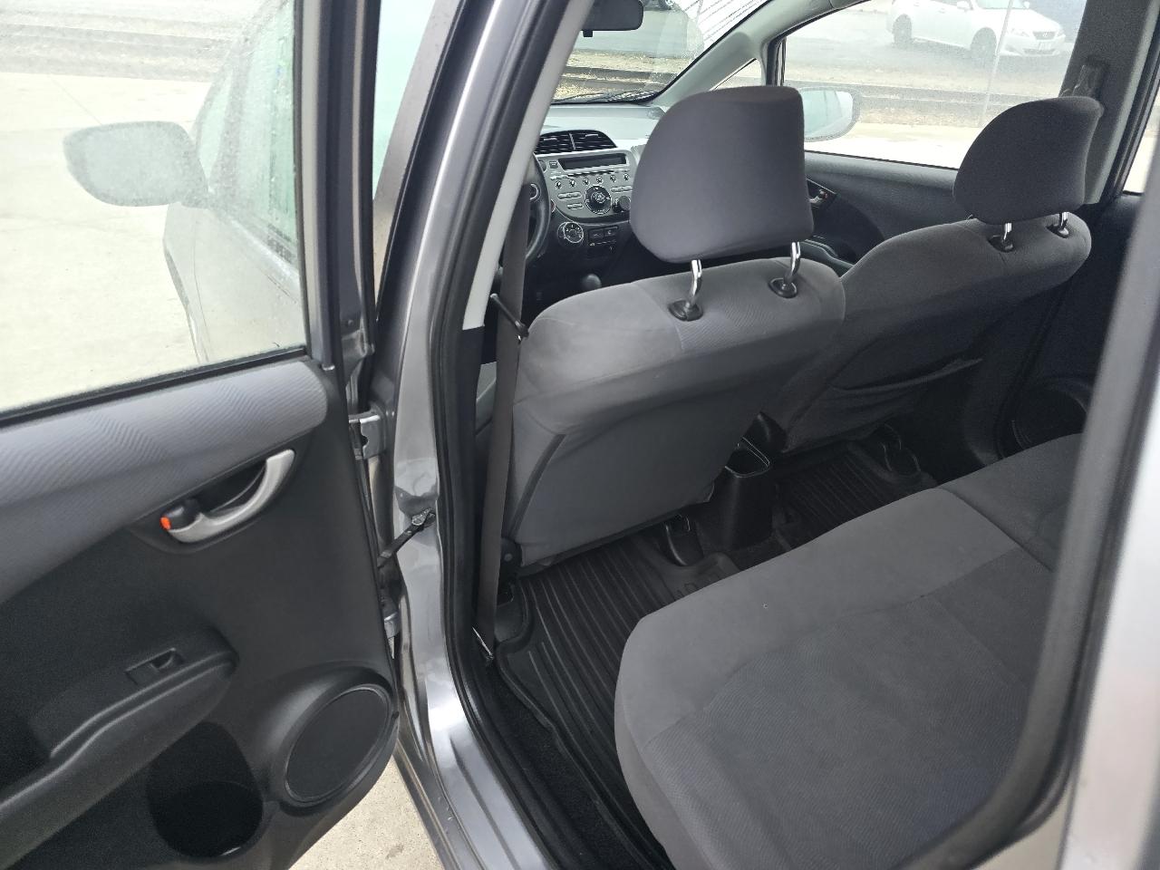 Honda Fit 5-Speed AT 2009
