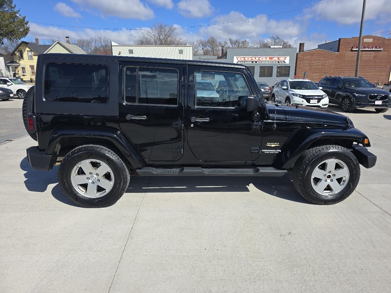 Jeep Wrangler Unlimited Sahara 4WD 2011