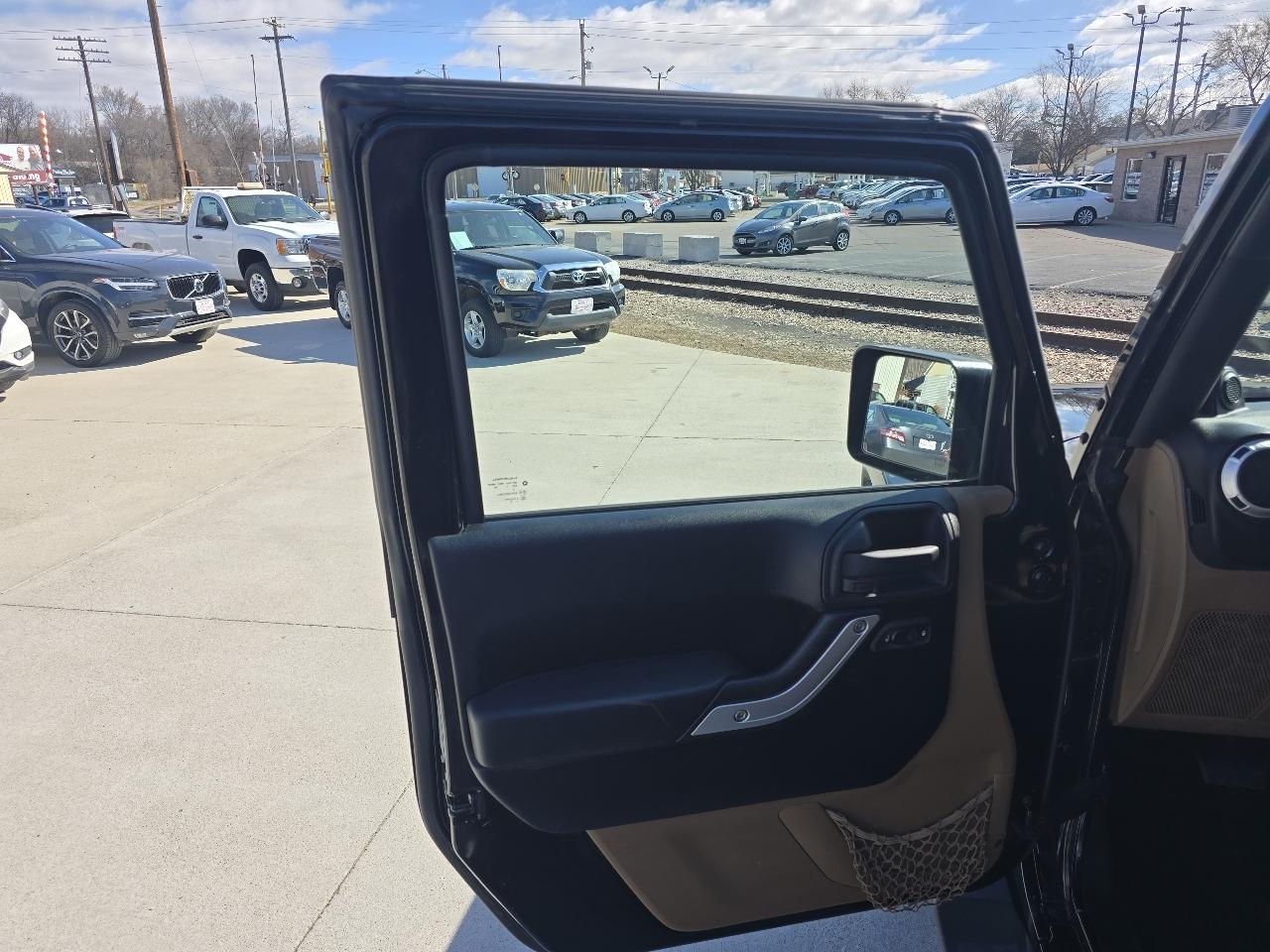 Jeep Wrangler Unlimited Sahara 4WD 2011