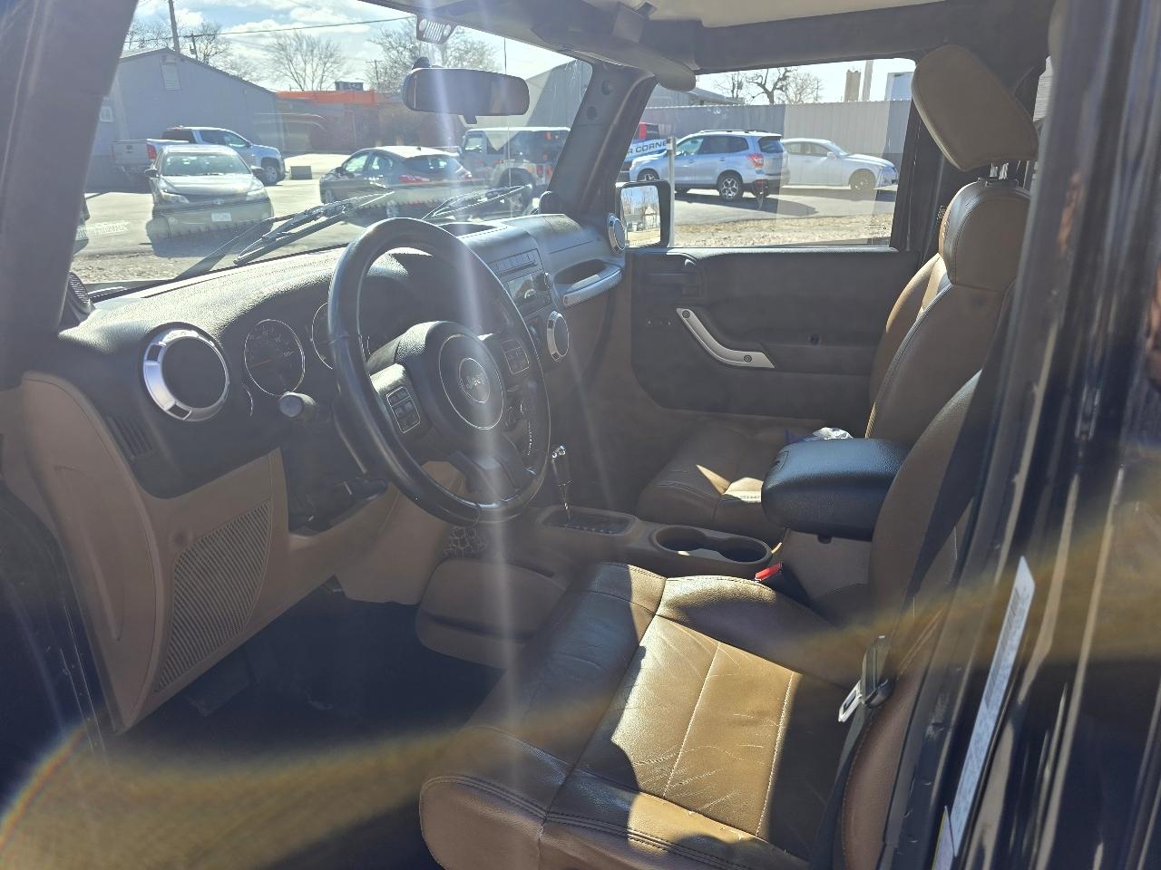 Jeep Wrangler Unlimited Sahara 4WD 2011