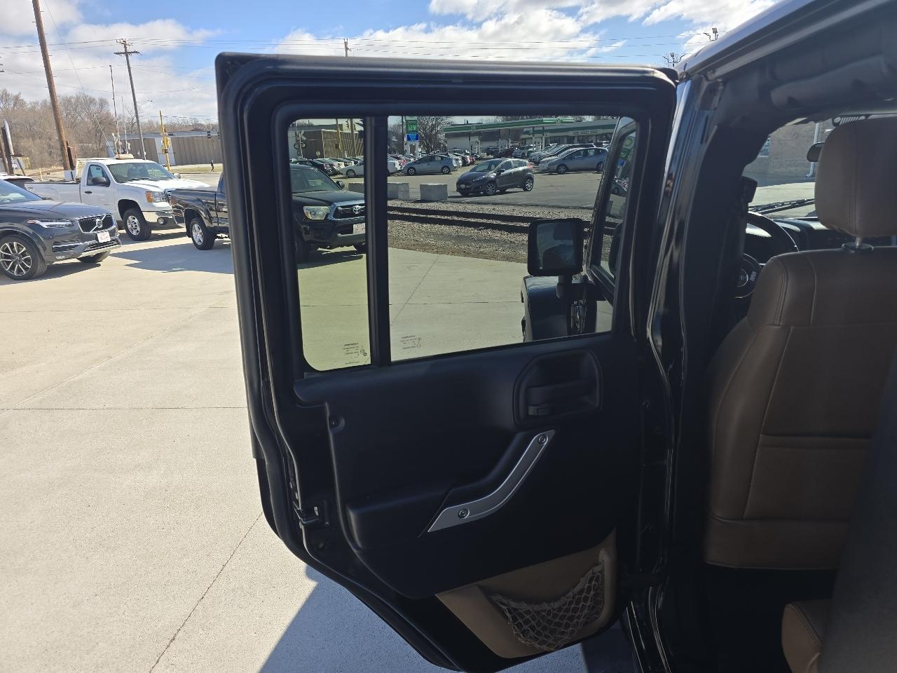 Jeep Wrangler Unlimited Sahara 4WD 2011