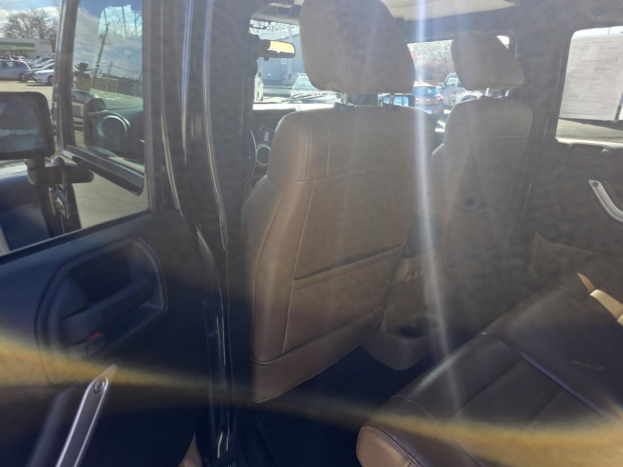 Jeep Wrangler Unlimited Sahara 4WD 2011