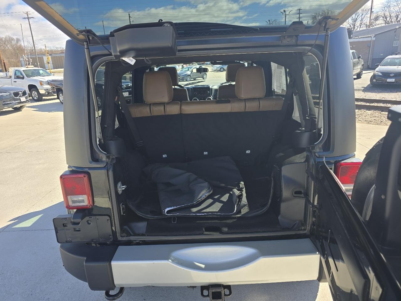 Jeep Wrangler Unlimited Sahara 4WD 2011