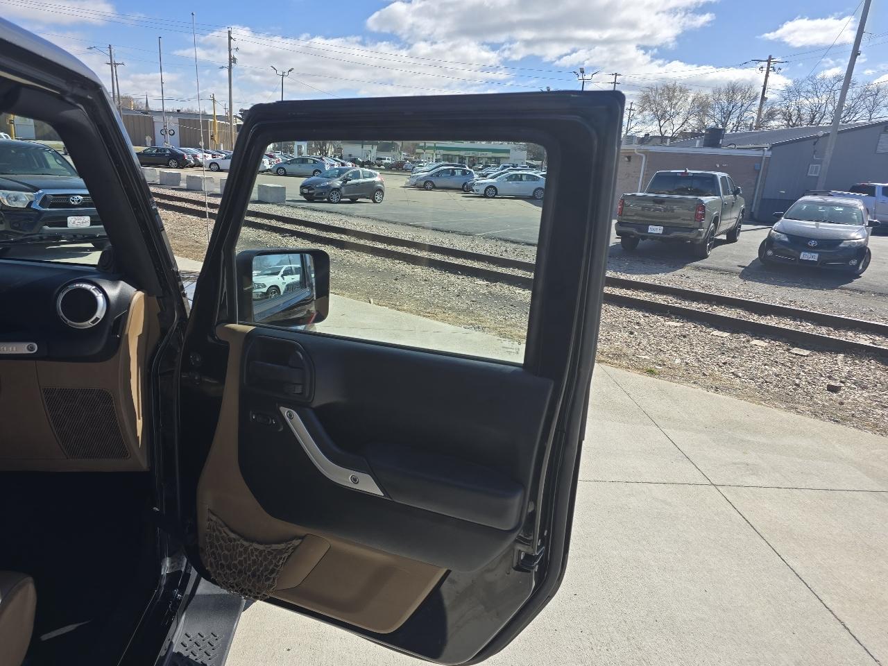 Jeep Wrangler Unlimited Sahara 4WD 2011