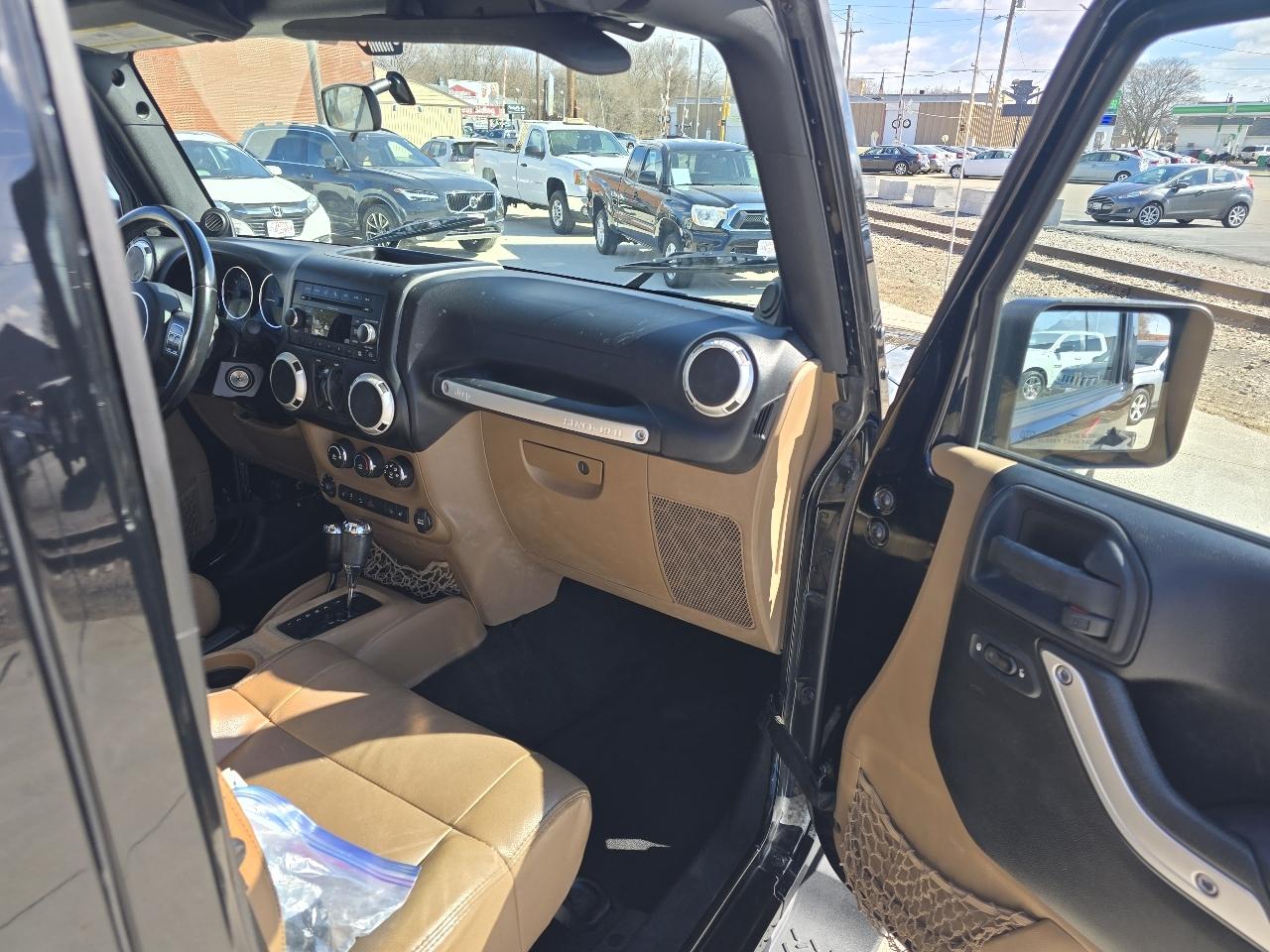 Jeep Wrangler Unlimited Sahara 4WD 2011