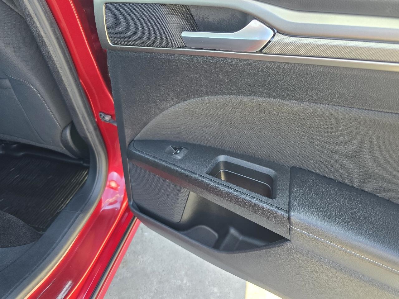 Ford Fusion Hybrid SE 2018