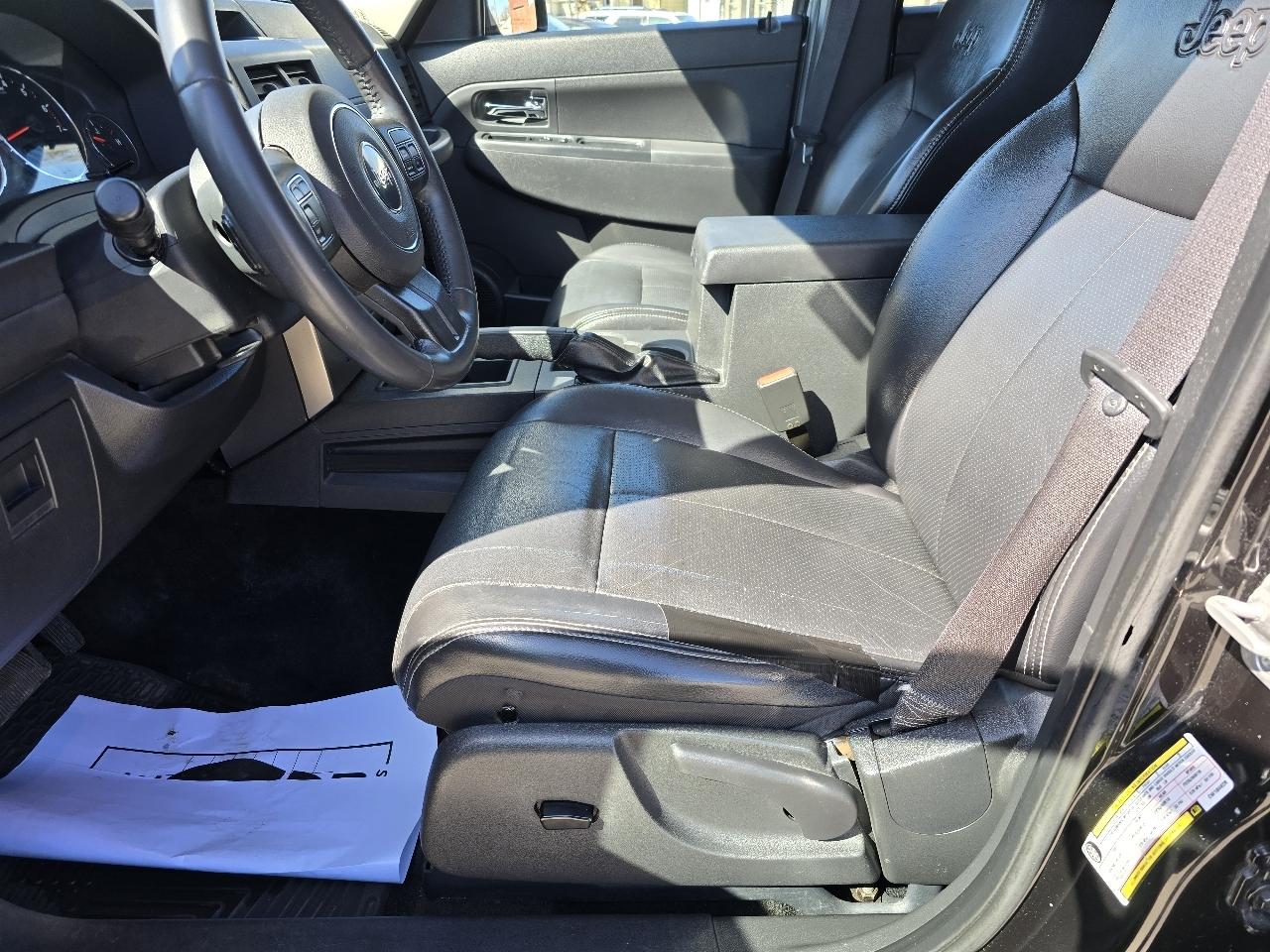 Jeep Liberty Sport 4WD 2012