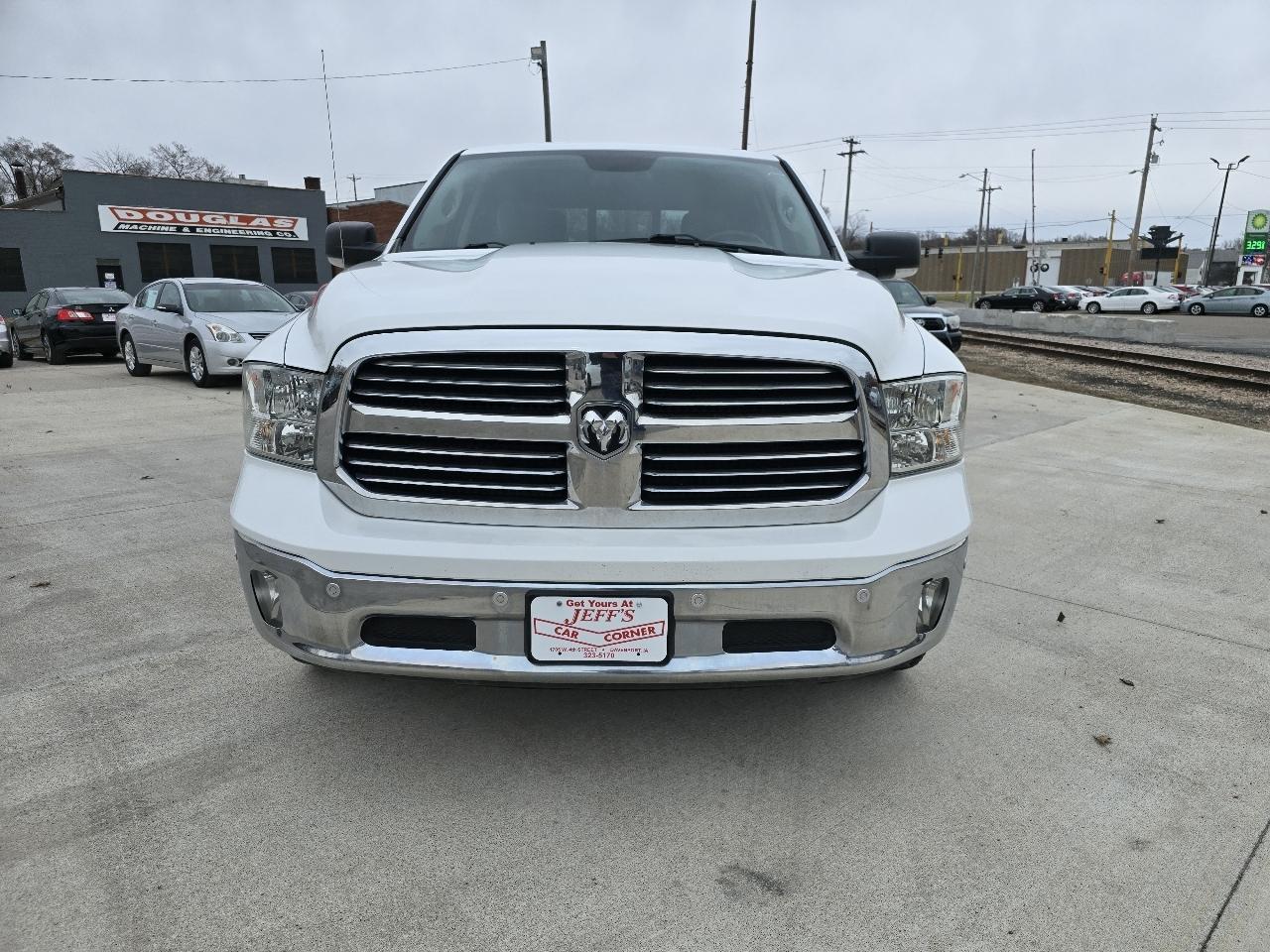 RAM 1500 SLT Crew Cab SWB 4WD 2016