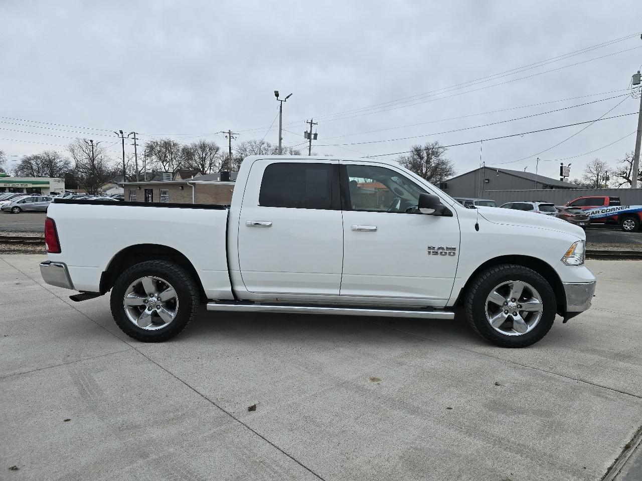 RAM 1500 SLT Crew Cab SWB 4WD 2016