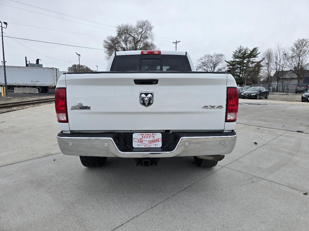 RAM 1500 SLT Crew Cab SWB 4WD 2016