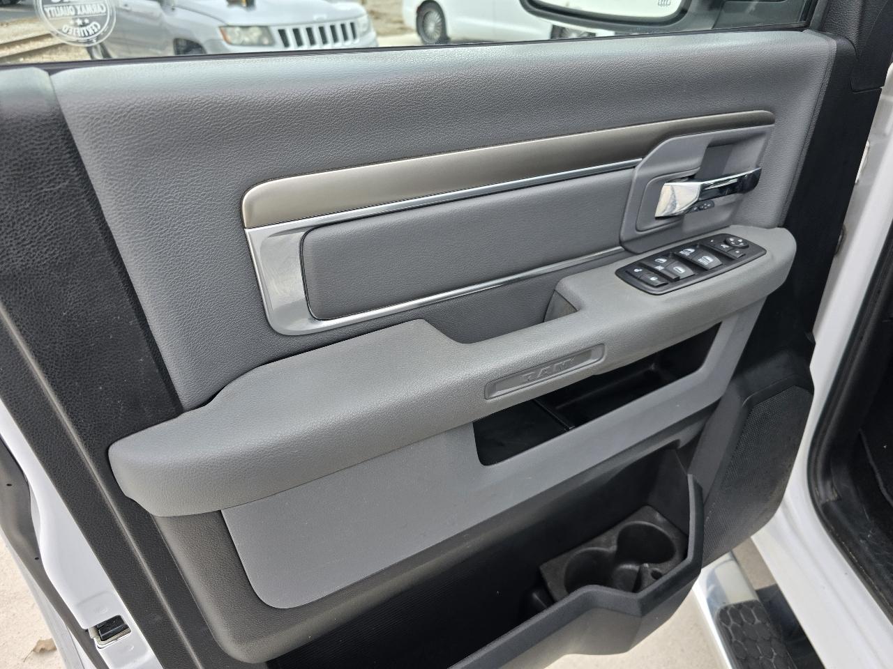 RAM 1500 SLT Crew Cab SWB 4WD 2016