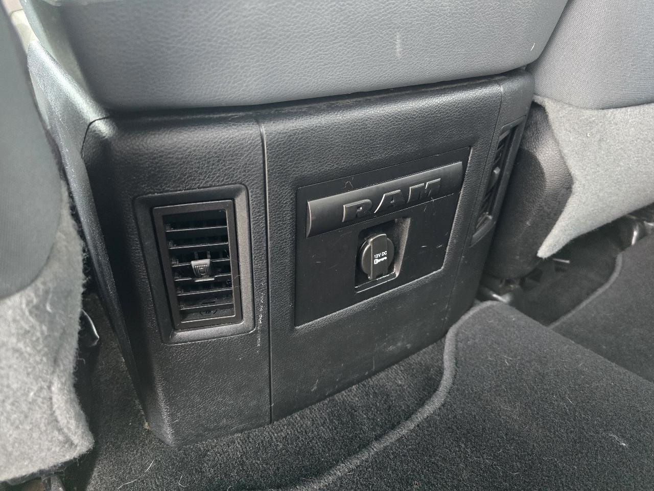 RAM 1500 SLT Crew Cab SWB 4WD 2016