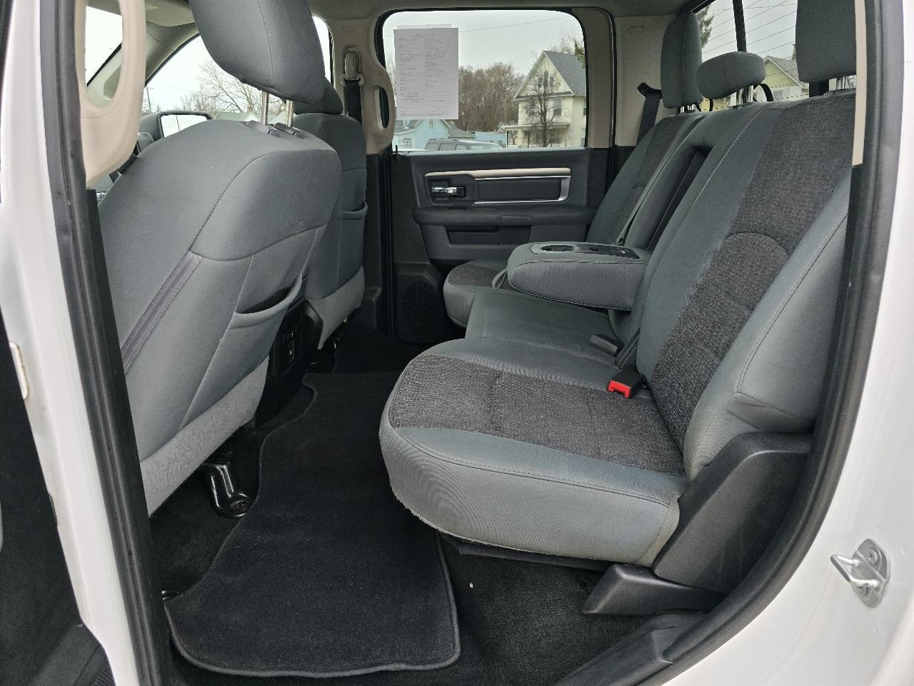 RAM 1500 SLT Crew Cab SWB 4WD 2016