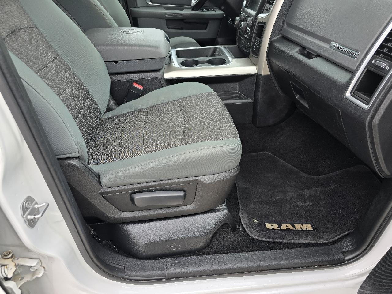 RAM 1500 SLT Crew Cab SWB 4WD 2016