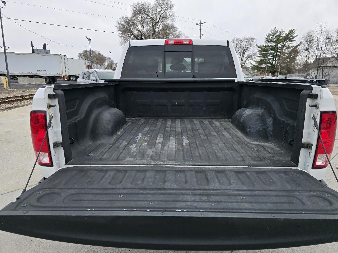 RAM 1500 SLT Crew Cab SWB 4WD 2016