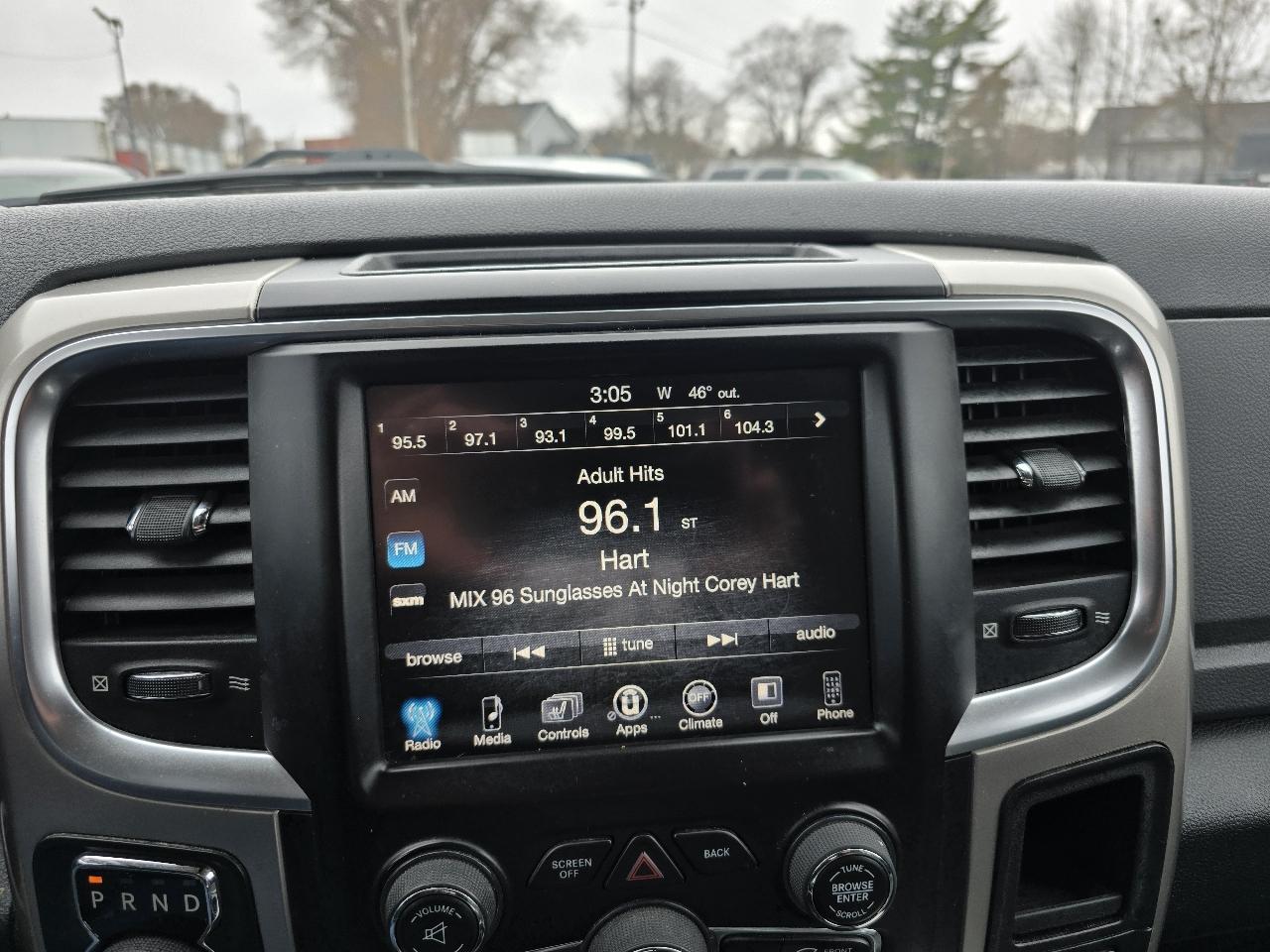 RAM 1500 SLT Crew Cab SWB 4WD 2016