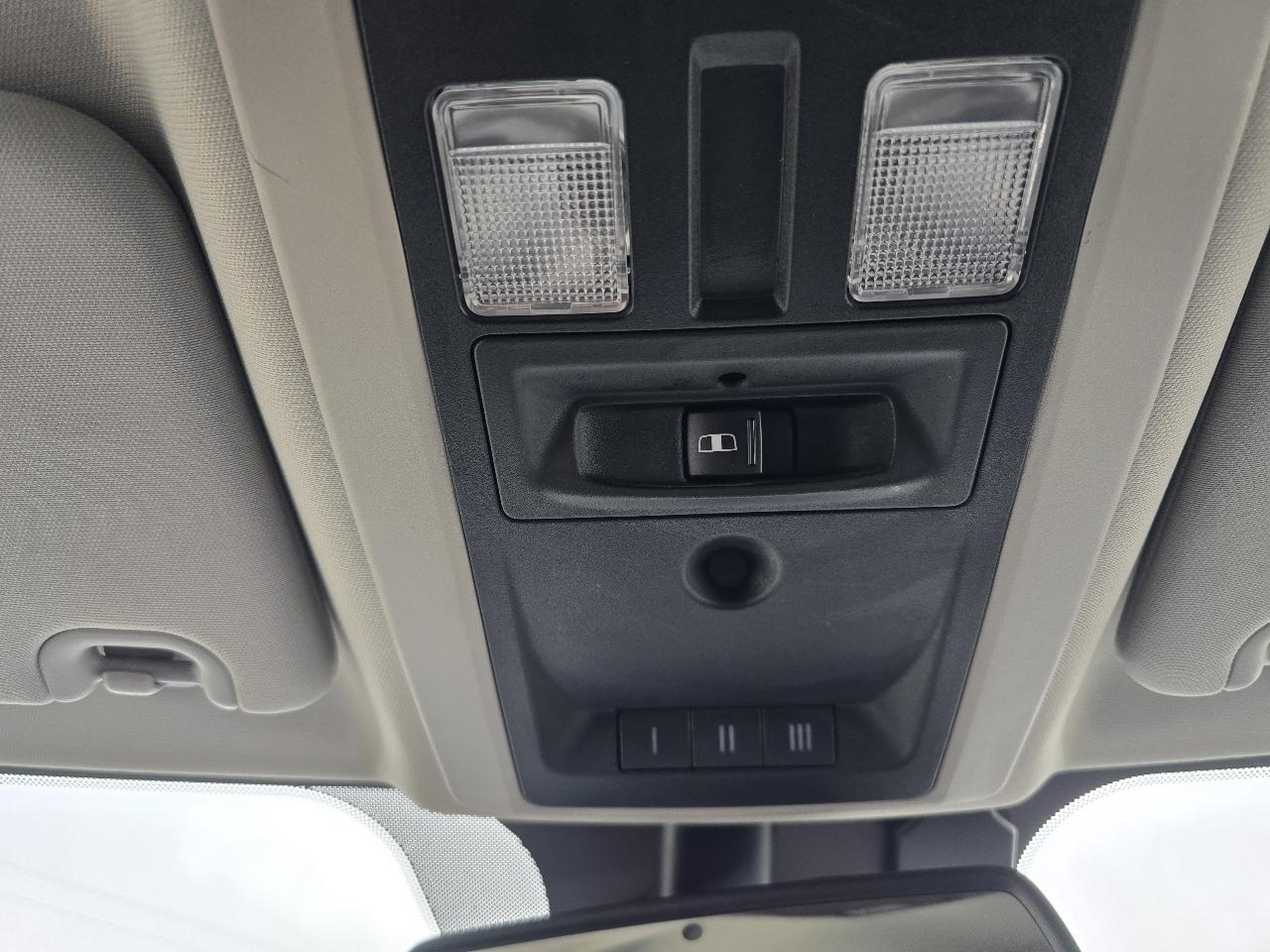 RAM 1500 SLT Crew Cab SWB 4WD 2016