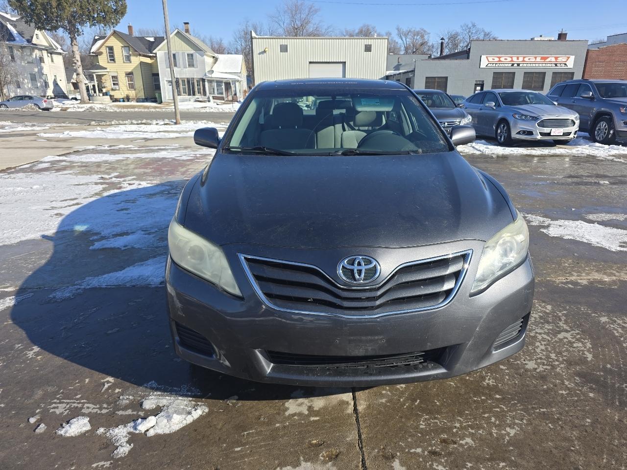 Toyota Camry LE 6-Spd AT 2011