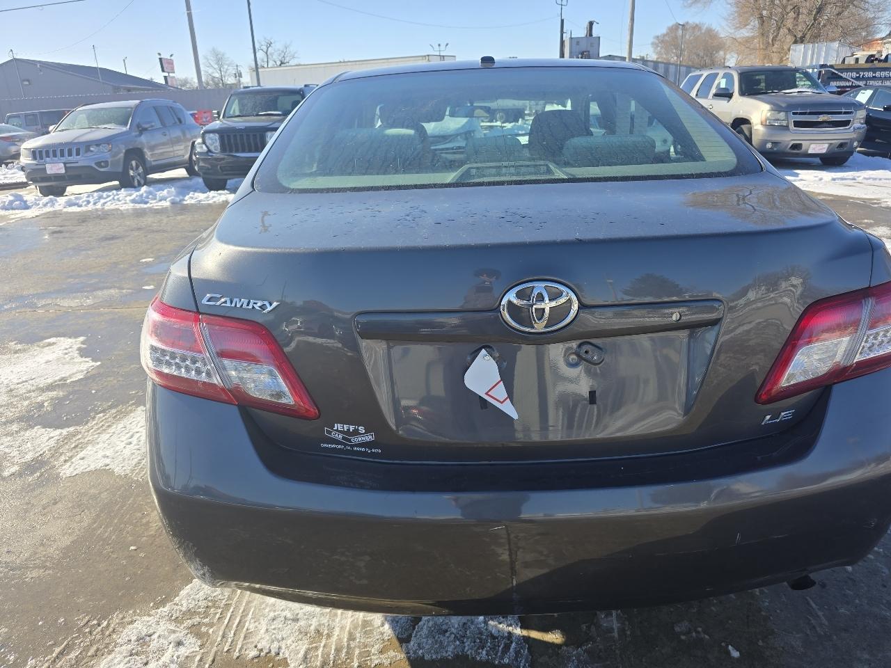 Toyota Camry LE 6-Spd AT 2011