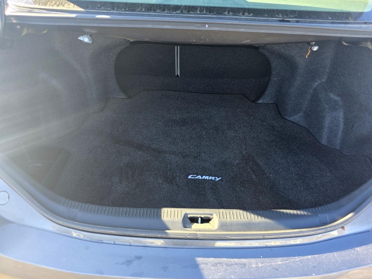 Toyota Camry LE 6-Spd AT 2011