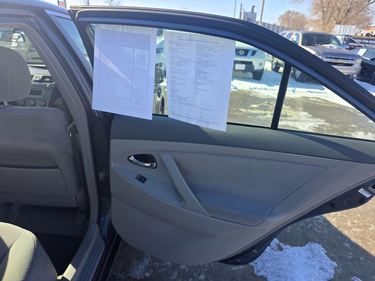 Toyota Camry LE 6-Spd AT 2011