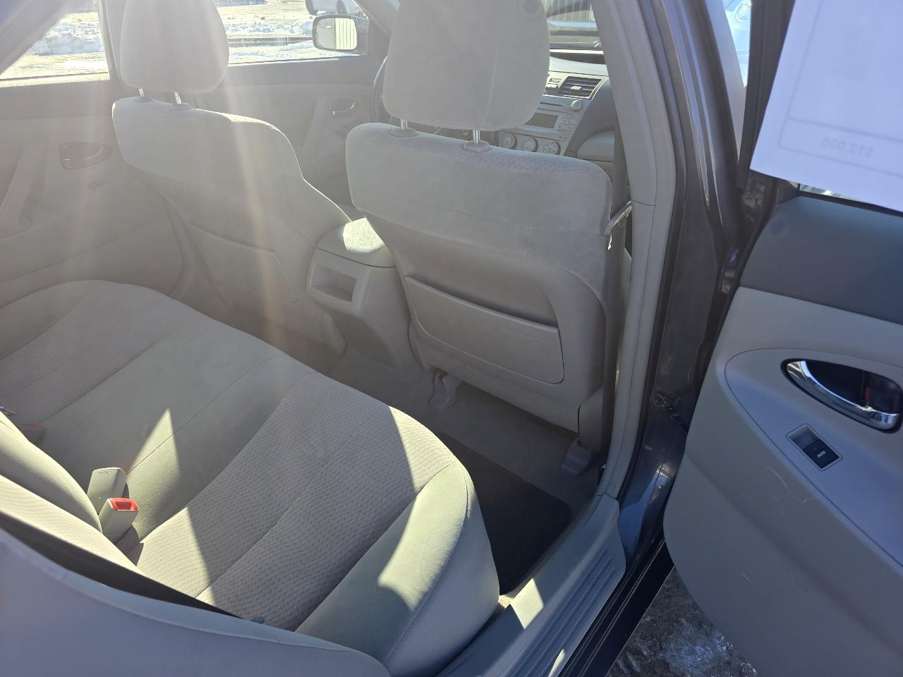 Toyota Camry LE 6-Spd AT 2011