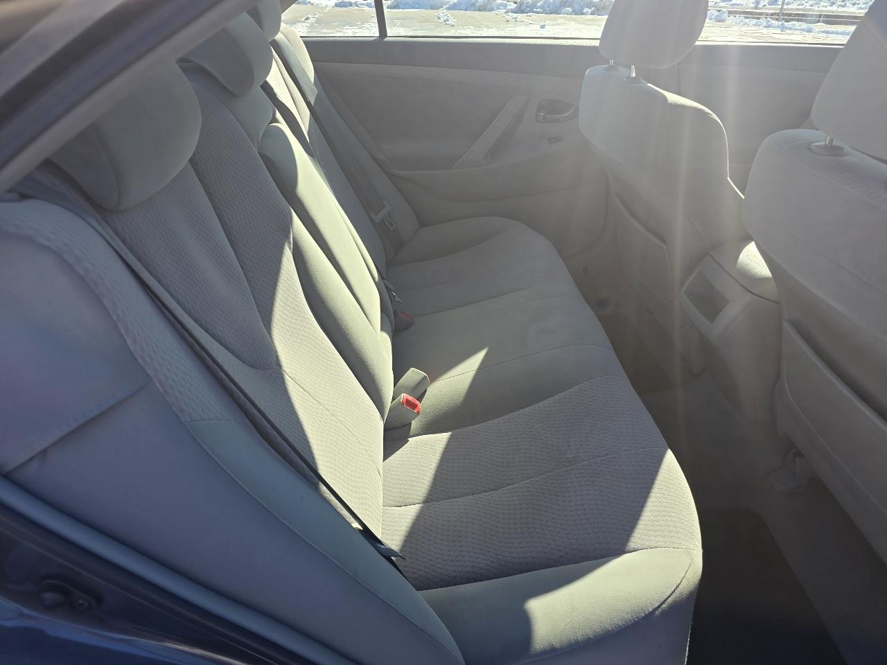 Toyota Camry LE 6-Spd AT 2011