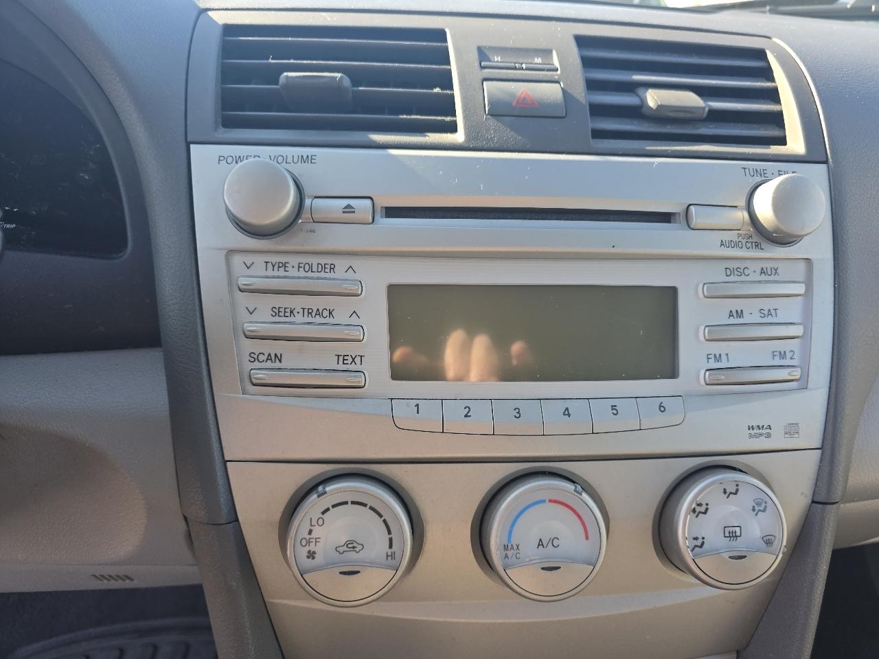 Toyota Camry LE 6-Spd AT 2011