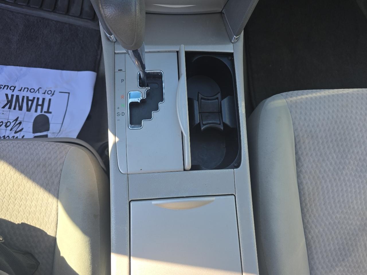 Toyota Camry LE 6-Spd AT 2011