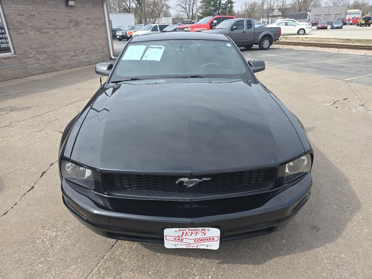 Ford Mustang V6 Deluxe Coupe 2005