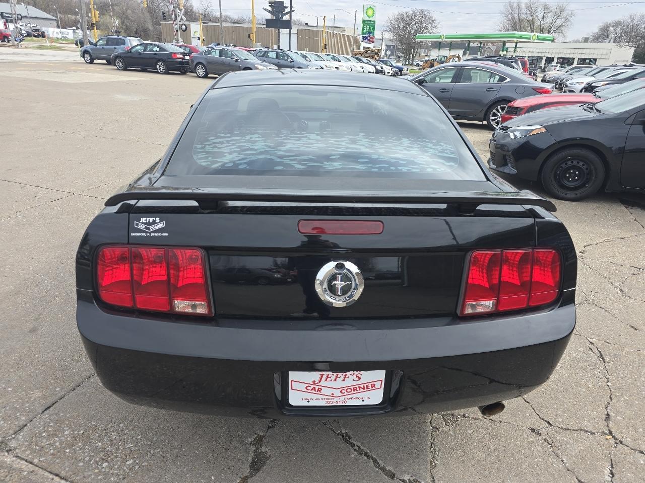 Ford Mustang V6 Deluxe Coupe 2005