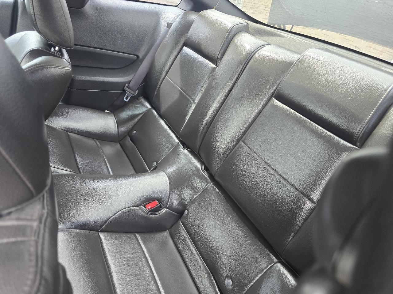 Ford Mustang V6 Deluxe Coupe 2005