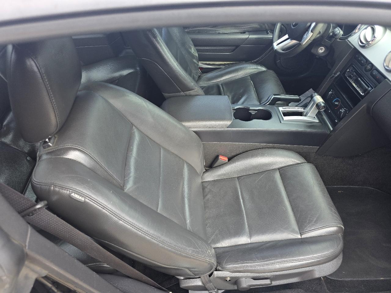 Ford Mustang V6 Deluxe Coupe 2005
