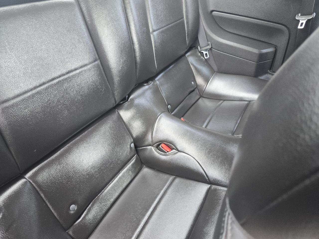 Ford Mustang V6 Deluxe Coupe 2005