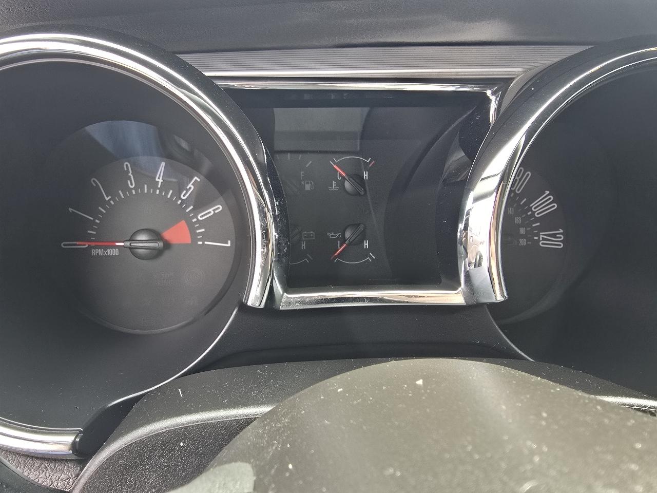 Ford Mustang V6 Deluxe Coupe 2005