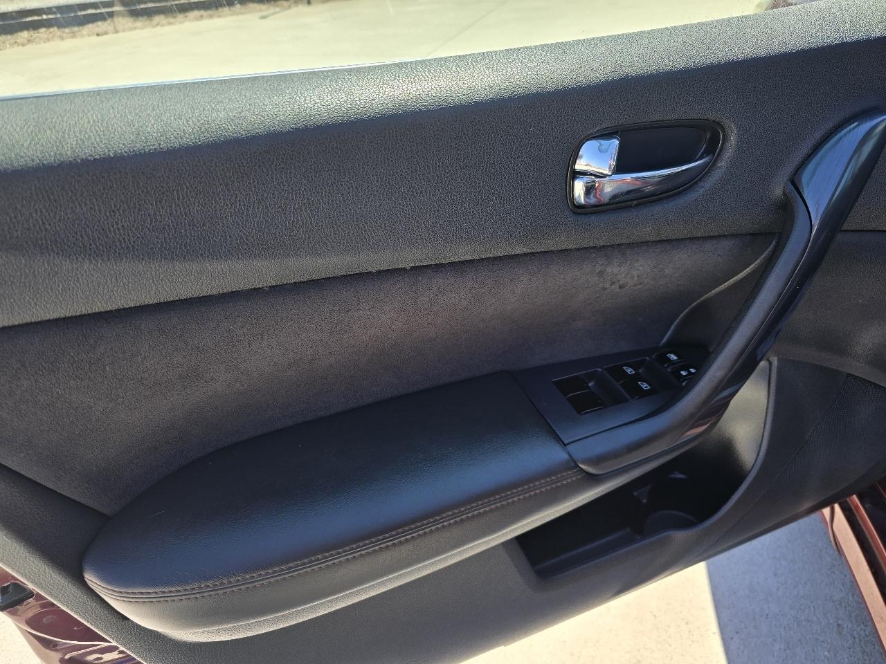 Nissan Maxima S 2012