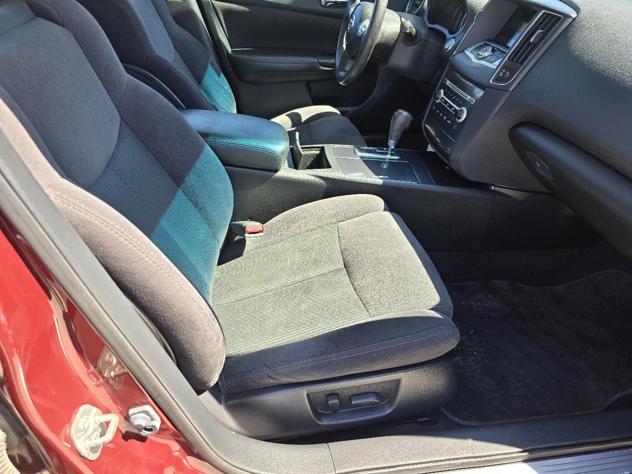 Nissan Maxima S 2012