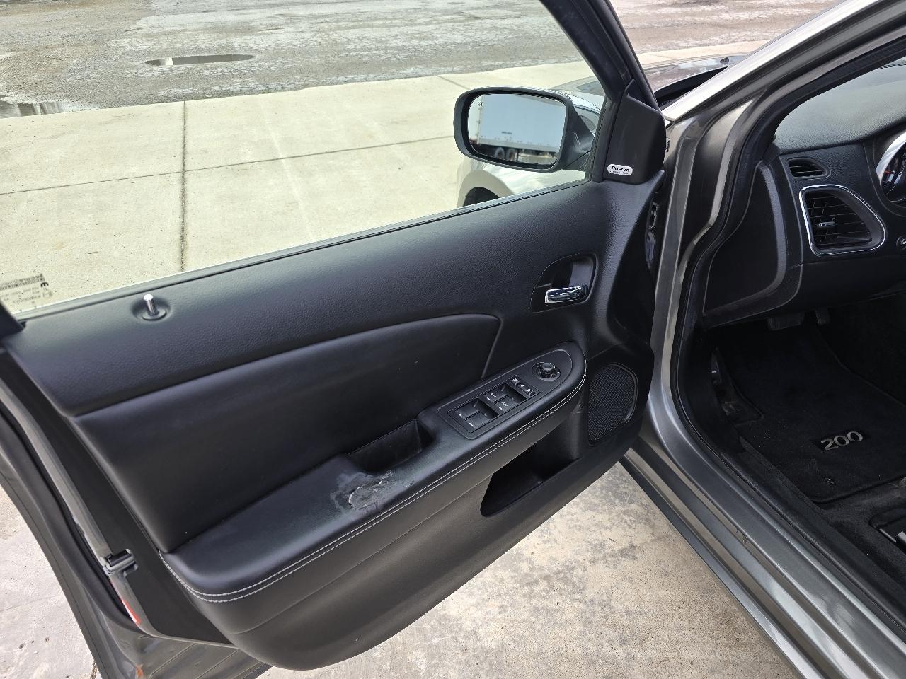 Chrysler 200 Limited 2013