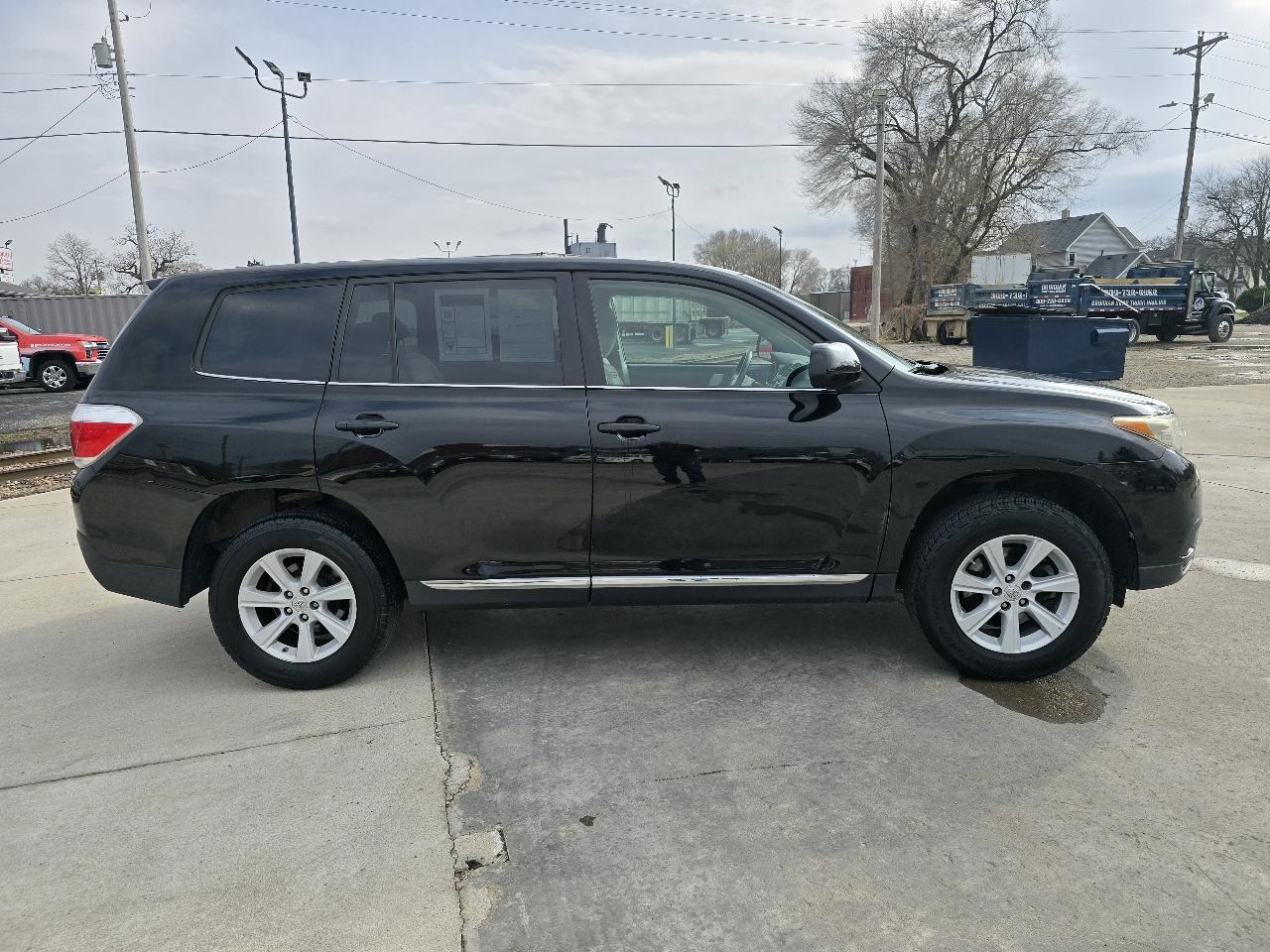 Toyota Highlander Base 2WD I4 2013