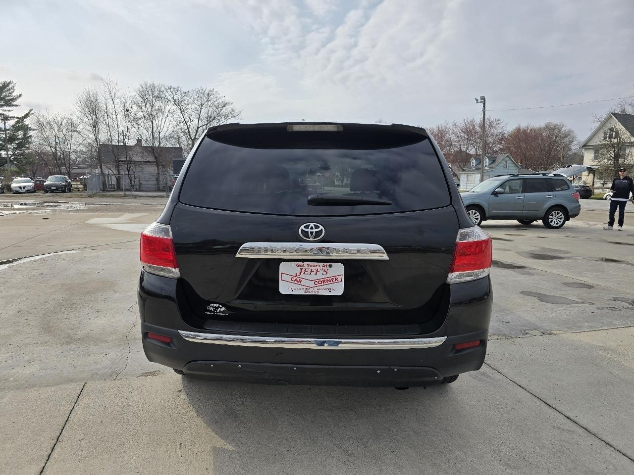 Toyota Highlander Base 2WD I4 2013