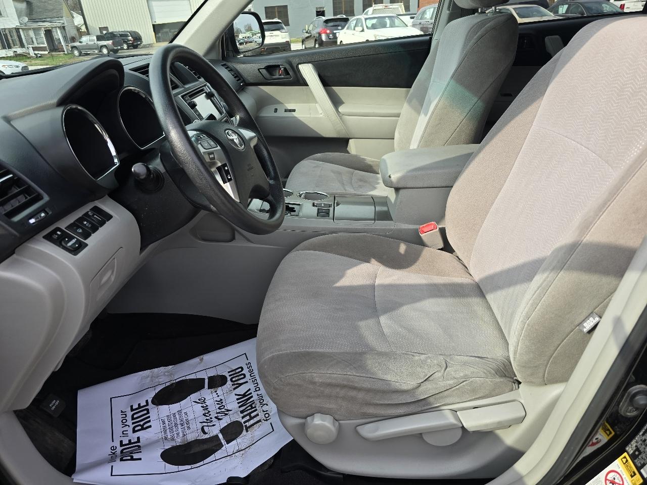 Toyota Highlander Base 2WD I4 2013