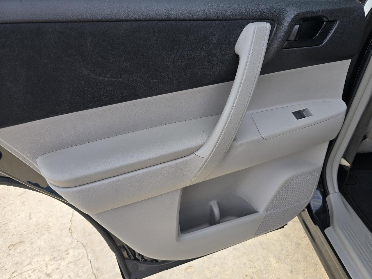 Toyota Highlander Base 2WD I4 2013