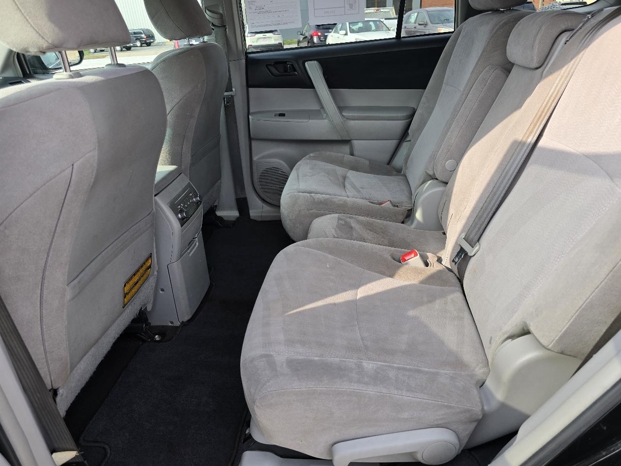 Toyota Highlander Base 2WD I4 2013